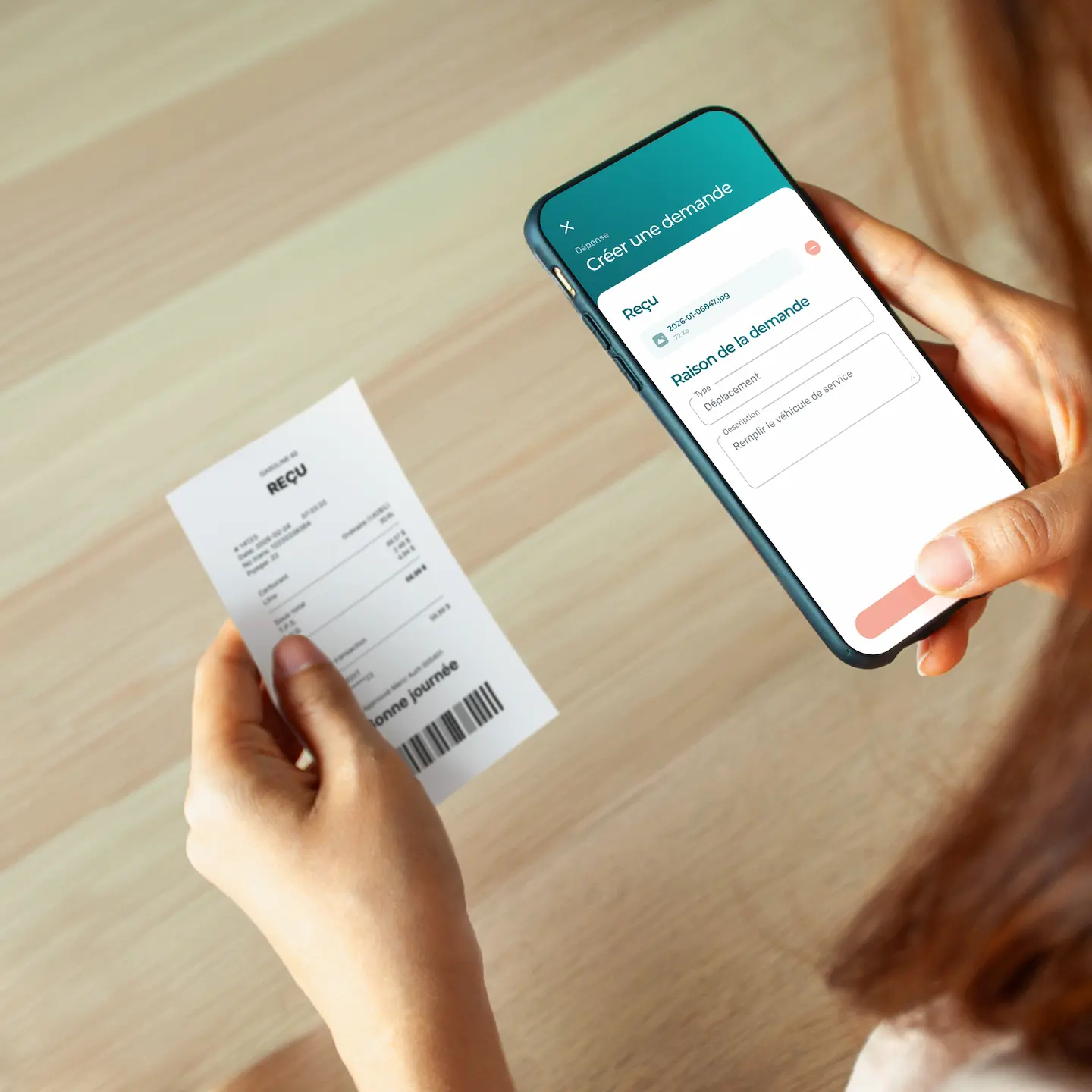 Interface de l'application mobile d'Agendrix qui scanne une facture