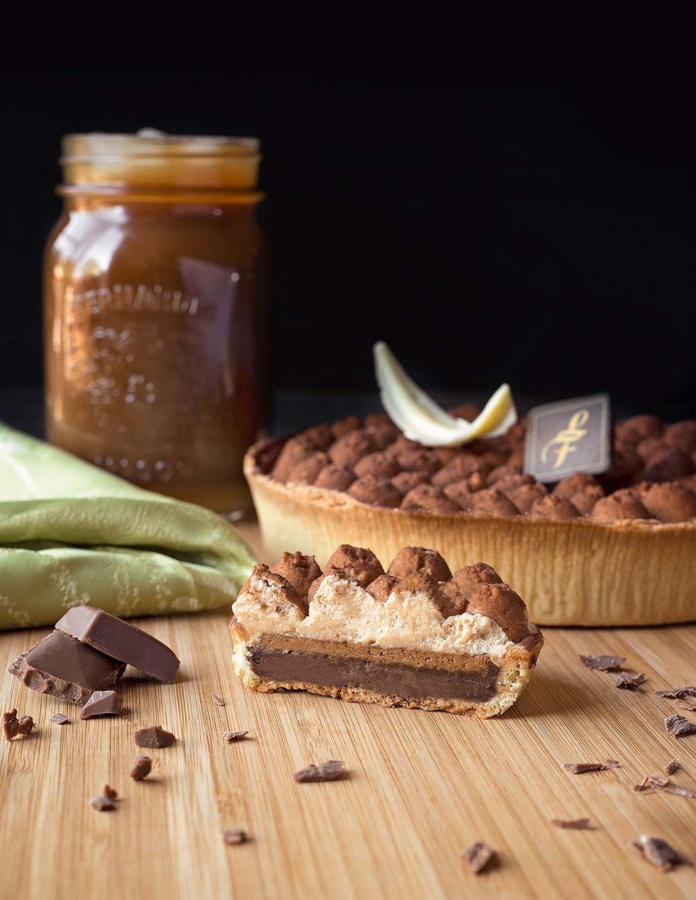 Plan rapproché sur une tarte au chocolat