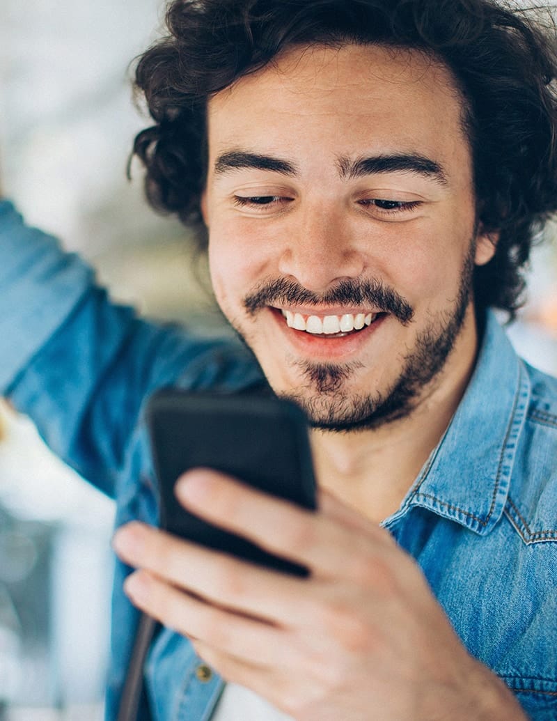 Man checking out the scheduling app Agendrix on his cellphone